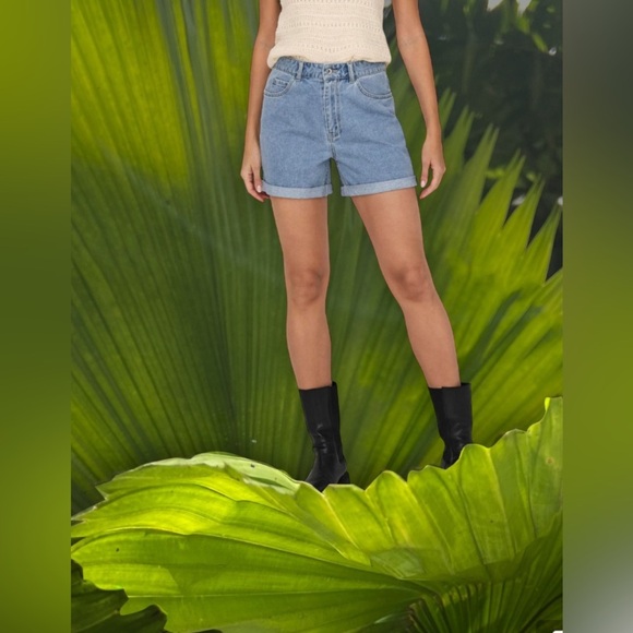 XHILARATION Women Medium Wash Jeans Shorts Size 13 100% Cotton Waist 32 pockets - Picture 2 of 16